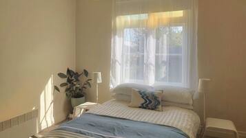 1 habitación, escritorio, tabla de planchar con plancha y wifi gratis