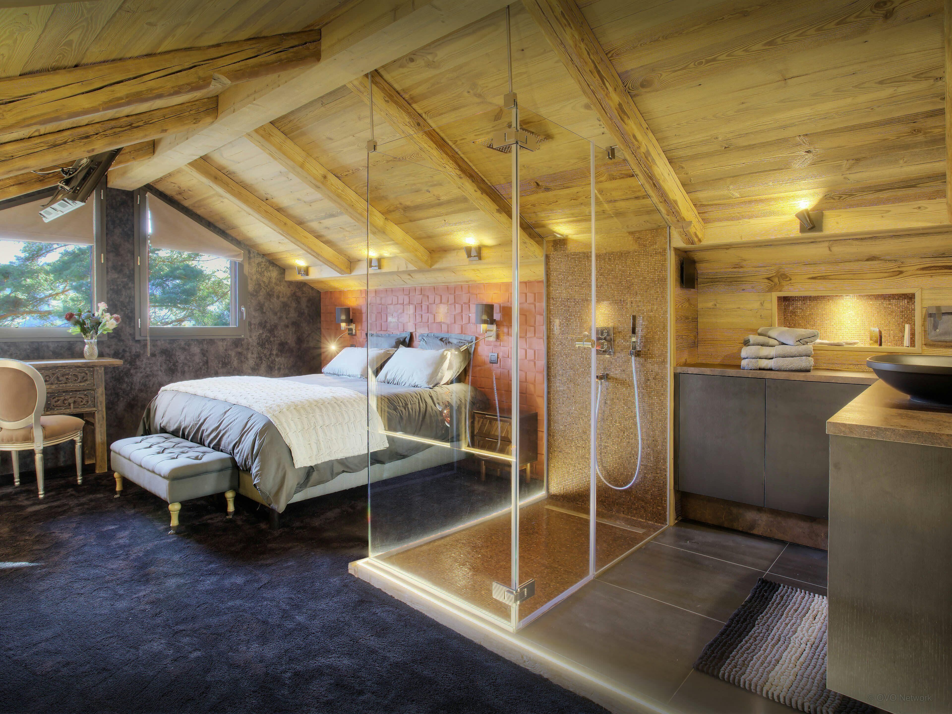 5 bedrooms, iron/ironing board, WiFi, bed sheets