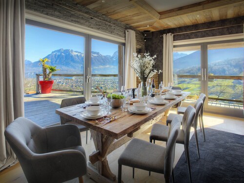 Chalet 5-étoiles pour 11 avec piscine chauffée et vue lac - OVO Network