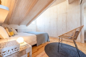 1 bedroom, desk, iron/ironing board, Internet