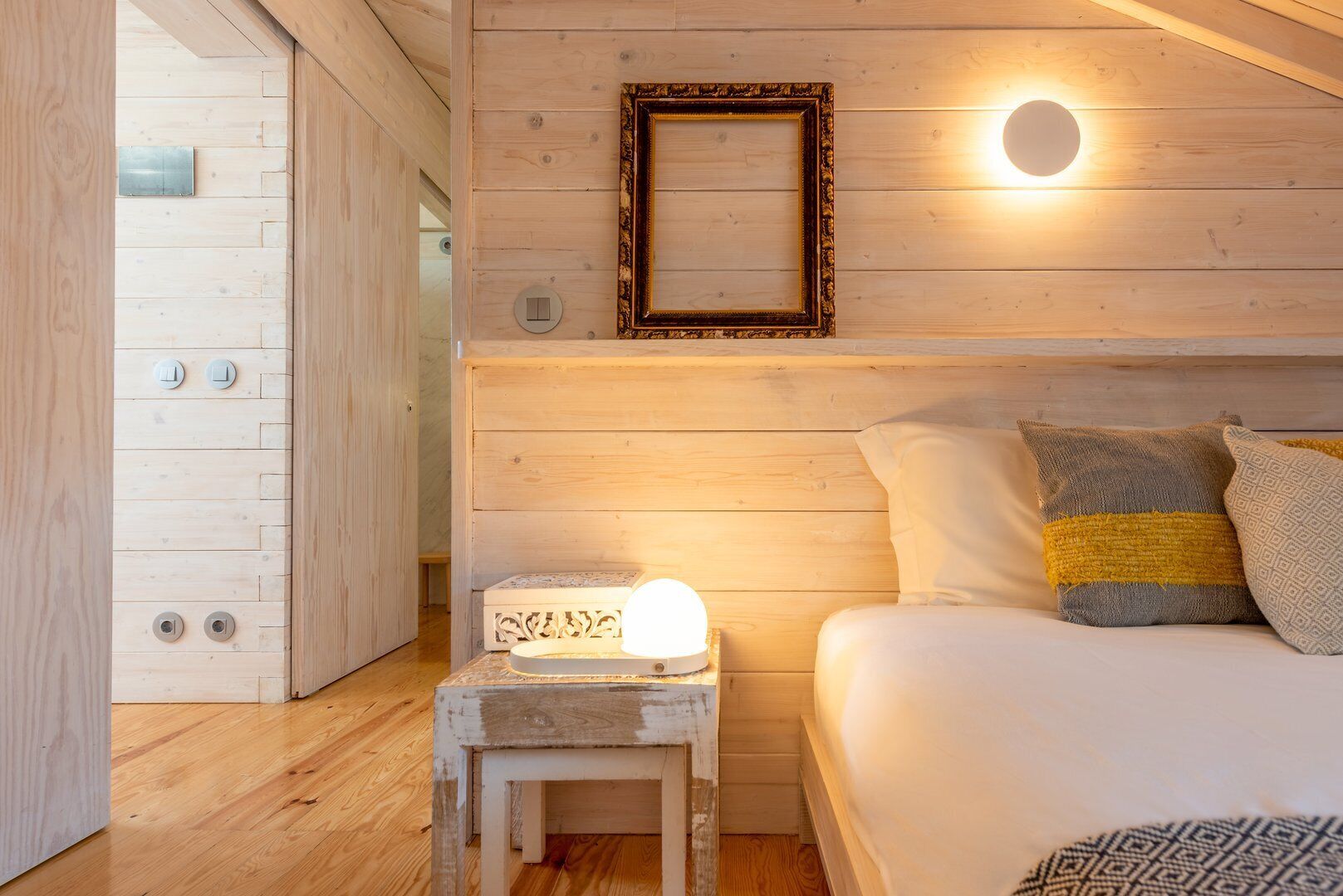 1 bedroom, desk, iron/ironing board, internet