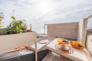 屋外ダイニングエリア