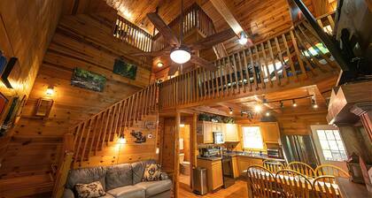 Äskettäin uusittu Scenic Hilltop -mökki lähellä Natural Bridge State Park -puistoa