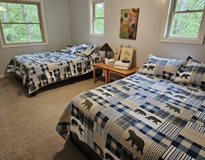 3 bedrooms, free WiFi, bed sheets - Lake Cabin in beautiful wooded setting overlooking crystal clear lake. (Rogers)