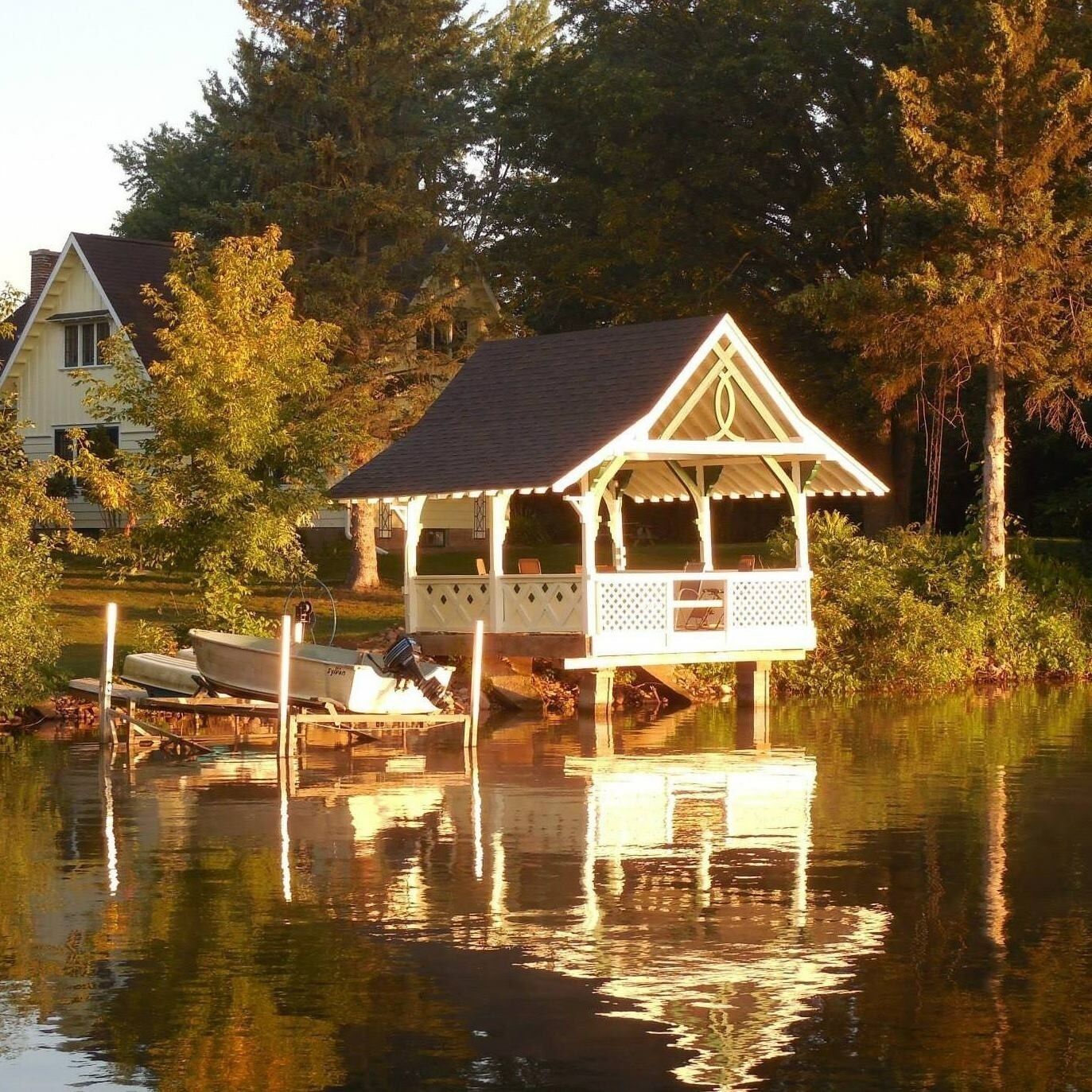 Beautiful lake-home, plus separate cottage, 200+ feet level shoreline,1.3 acres