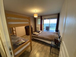 6 habitaciones, wifi y ropa de cama 