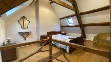 6 bedrooms, WiFi, bed sheets