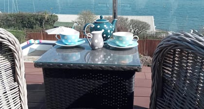 Uninterrupted spectacular views over the Camel Estuary and ocean.