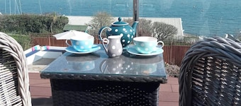 Uninterrupted spectacular views over the Camel Estuary and ocean.