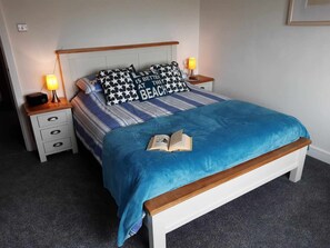 3 bedrooms, in-room safe, iron/ironing board, travel cot