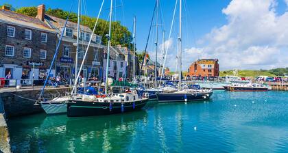 Uninterrupted spectacular views over the Camel Estuary and ocean.