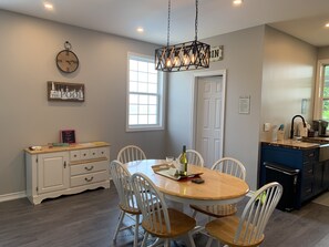 Dining - “Escape the city, embrace the serenity" Spring, summer and Fall Getaway !!! (Westport)