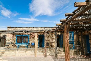Property grounds - The Santa Elena Room - 50 minutes from Santa Elena Canyon. (Terlingua)