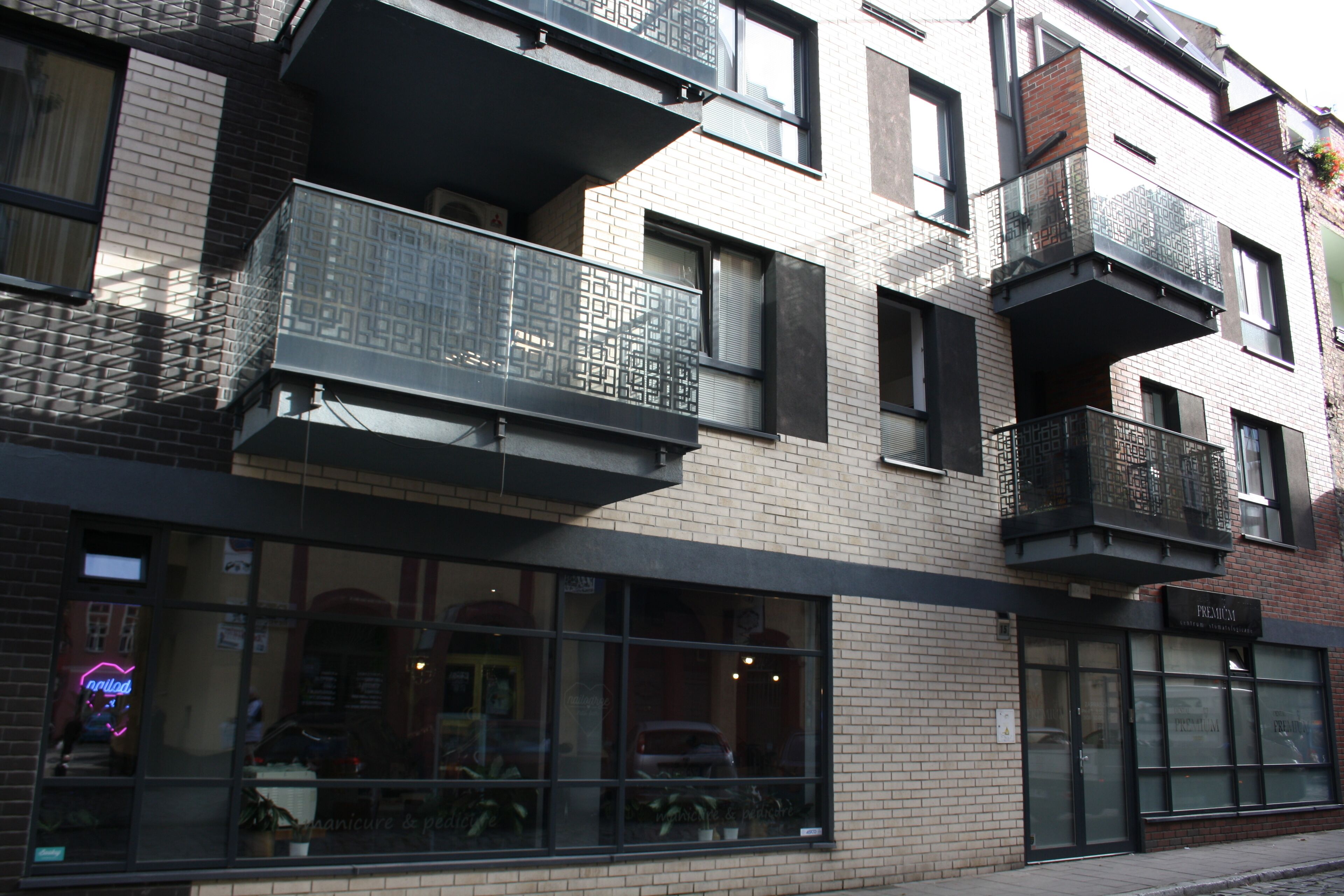 تفاصيل الفندق من الخار ج