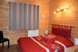4 bedrooms, iron/ironing board, travel crib, free WiFi - LES ORRES (05 HAUTES ALPES) CHALET TRES'ORRES (12 people) with south-facing terrace (LES ORRES)