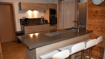 KylskÄp, mikrovÄgsugn, ugn och spishÀll