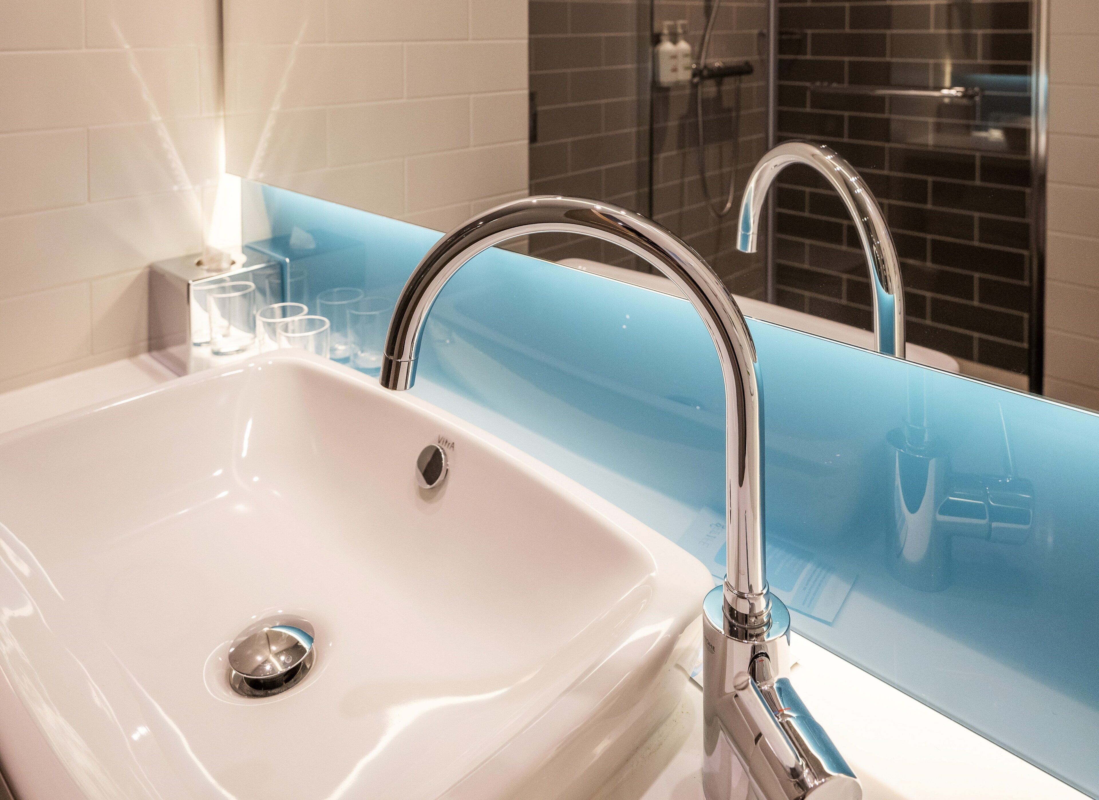 shower, rainfall showerhead, free toiletries, hair dryer