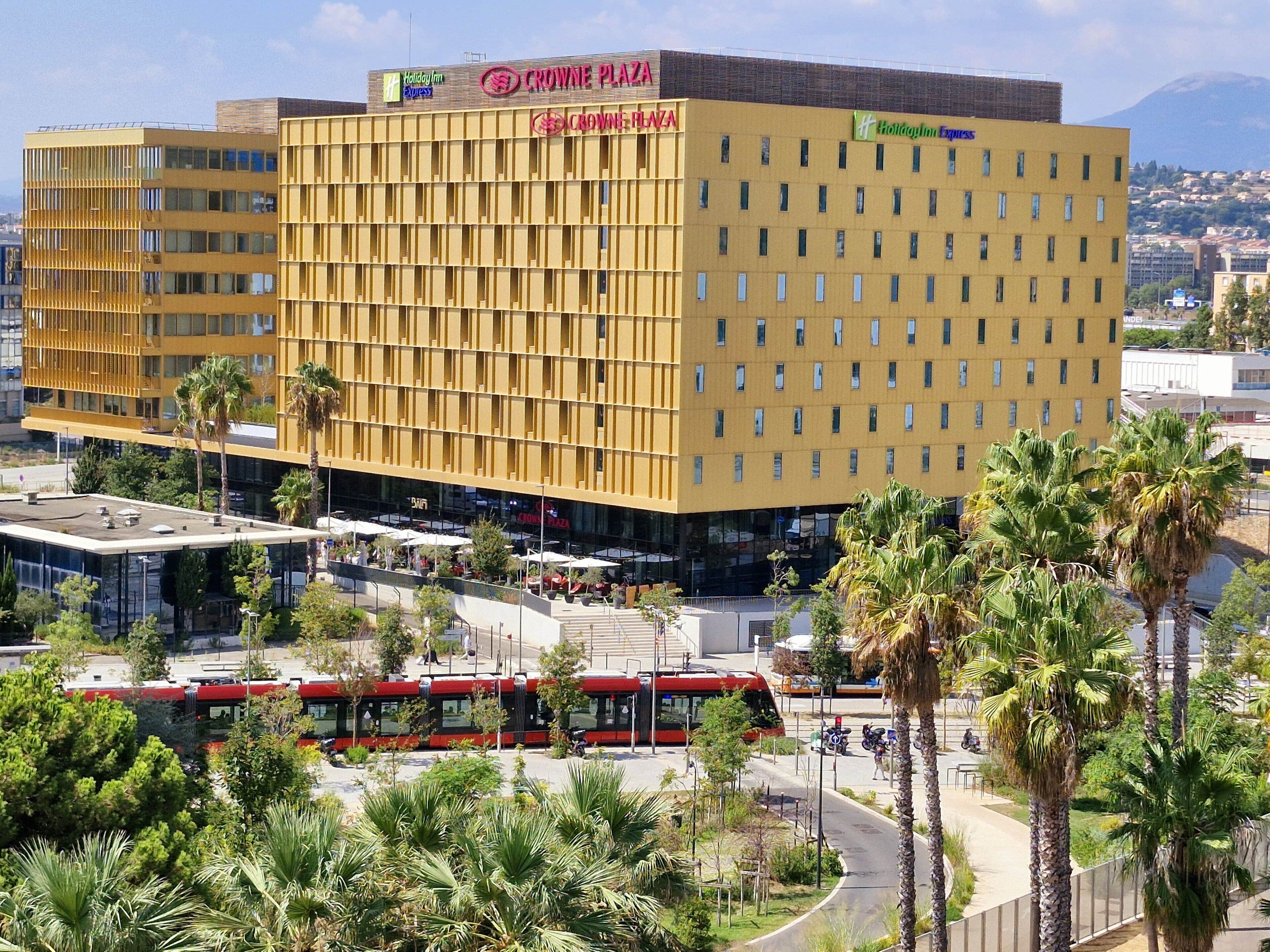 المنشأة من الخارج