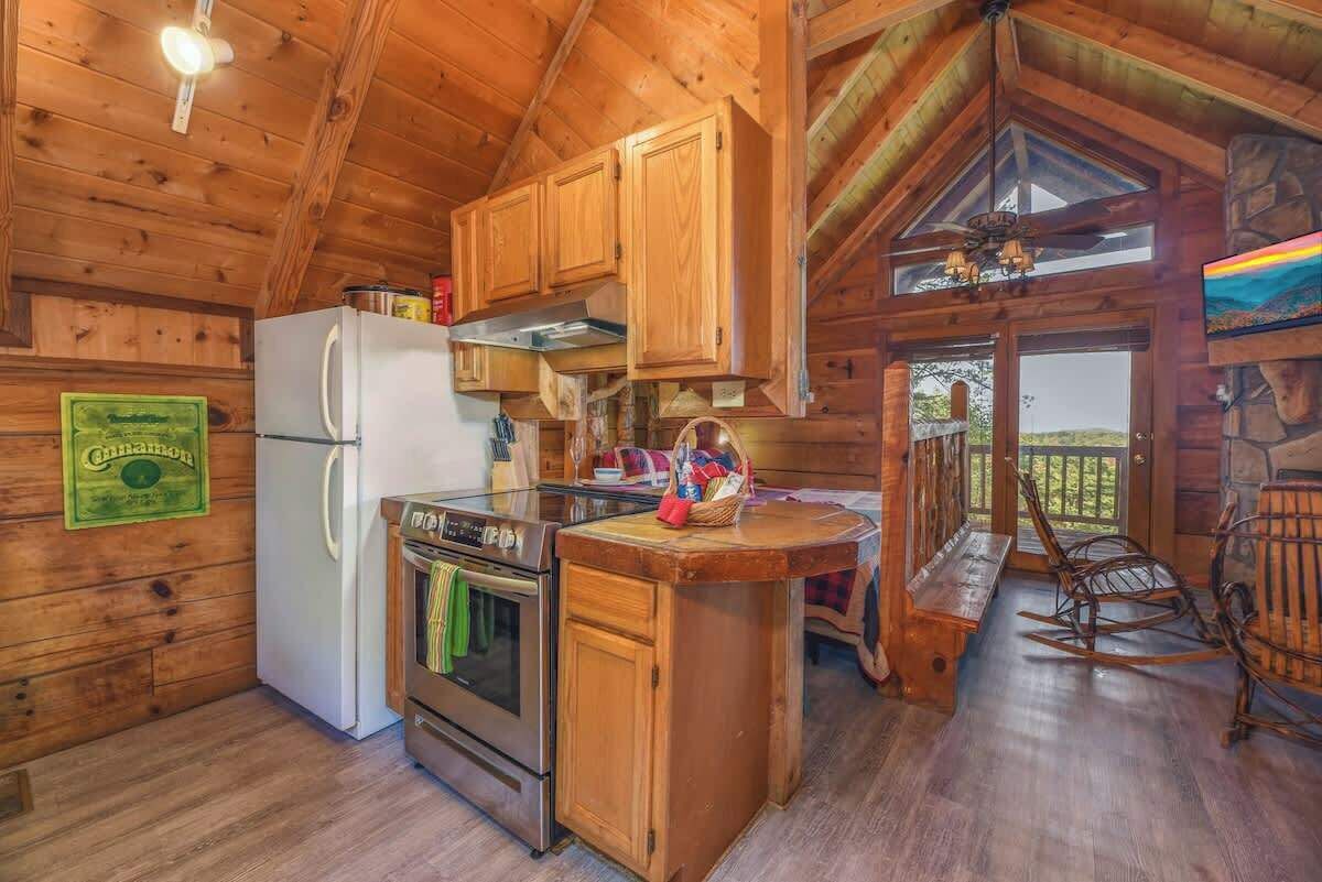 Kylskåp, mikrovågsugn, ugn och spishäll