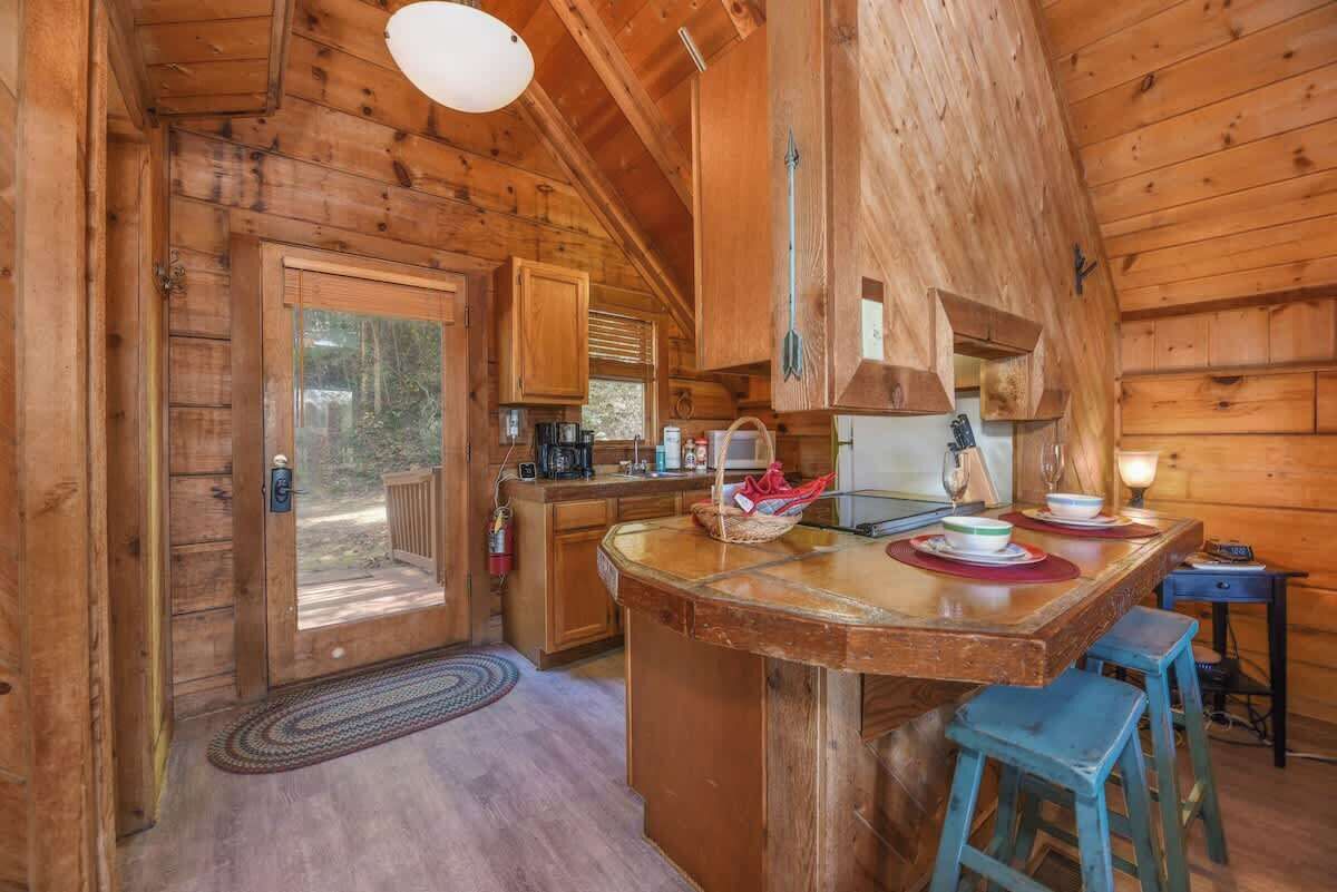 Kylskåp, mikrovågsugn, ugn och spishäll