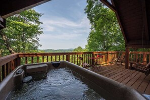 Outdoor spa tub - Cute Studio Cabin! Views! Private. Hot Tub. Relax! (Sevierville)