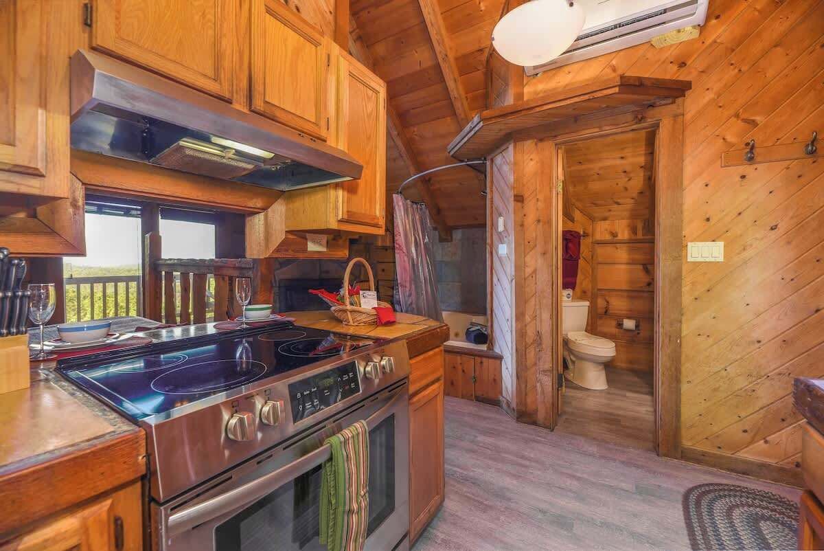 Kylskåp, mikrovågsugn, ugn och spishäll