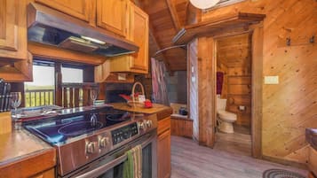 Kylskåp, mikrovågsugn, ugn och spishäll