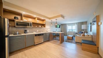 1 bedroom, premium bedding, pillow-top beds, desk