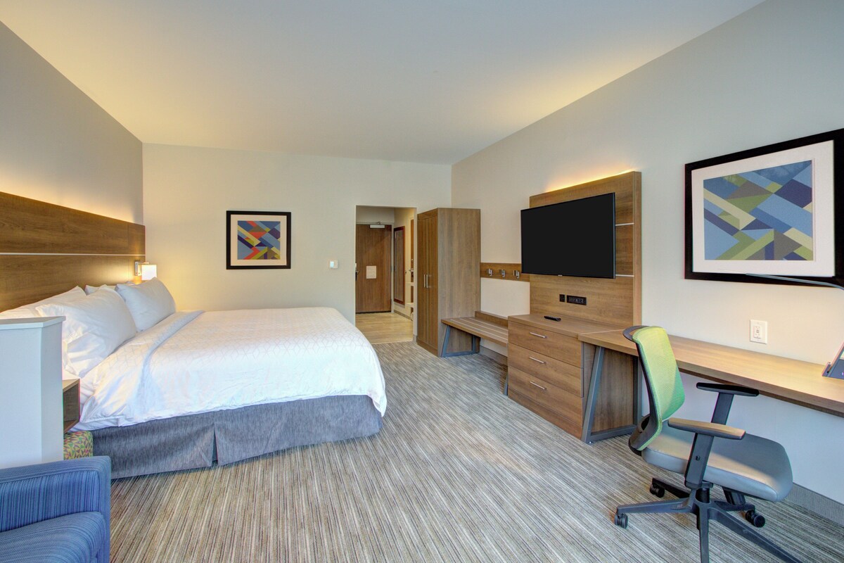 In-room safe, blackout curtains, iron/ironing board, free WiFi