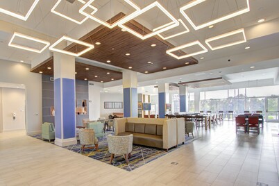 Holiday Inn Express & Suites Charlotte Southwest by IHG