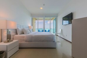 2 habitaciones, tabla de planchar con plancha y cuna de viaje 