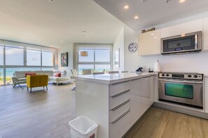 Fridge, microwave, oven, stovetop - White Modern Getaway - Oceanfront Apt. Blue-331 (Eagle Beach)