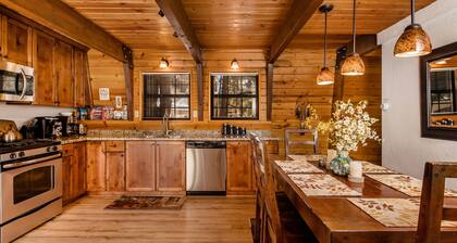 Upea mökki yksityisellä tiellä * 1 maili kylään, kävele järvelle, kodikas ja puhdas!