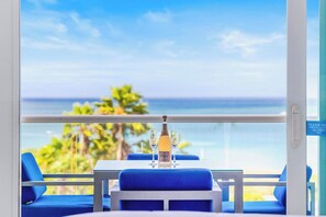 Outdoor dining - Perfect Island-inspired Ocean-view 3BDR Condo (Eagle Beach)