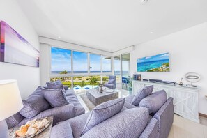 TV - Perfect Island-inspired Ocean-view 3BDR Condo (Eagle Beach)