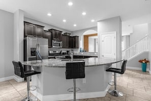Fridge, microwave, oven, stovetop - 5 Bedrooms / 4 Bathrooms /  Solterra (5357 OA) (Davenport)