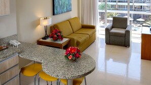 TV - SUITE - 2 Bedrooms, 2 Bathrooms   - Full Kitchen and bath. Low level. -UNIT 9 (Pampatar)