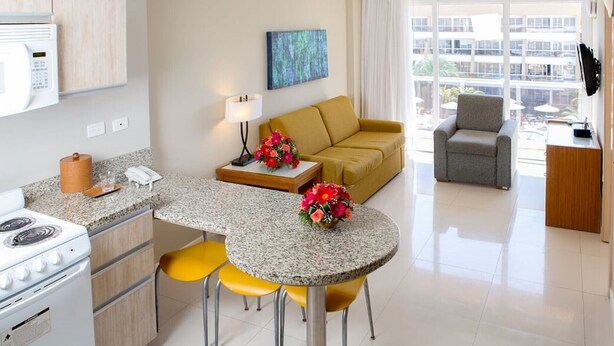 TV - SUITE - 2 Bedrooms, 2 Bathrooms   - Full Kitchen and bath. Low level. -UNIT 9 (Pampatar)