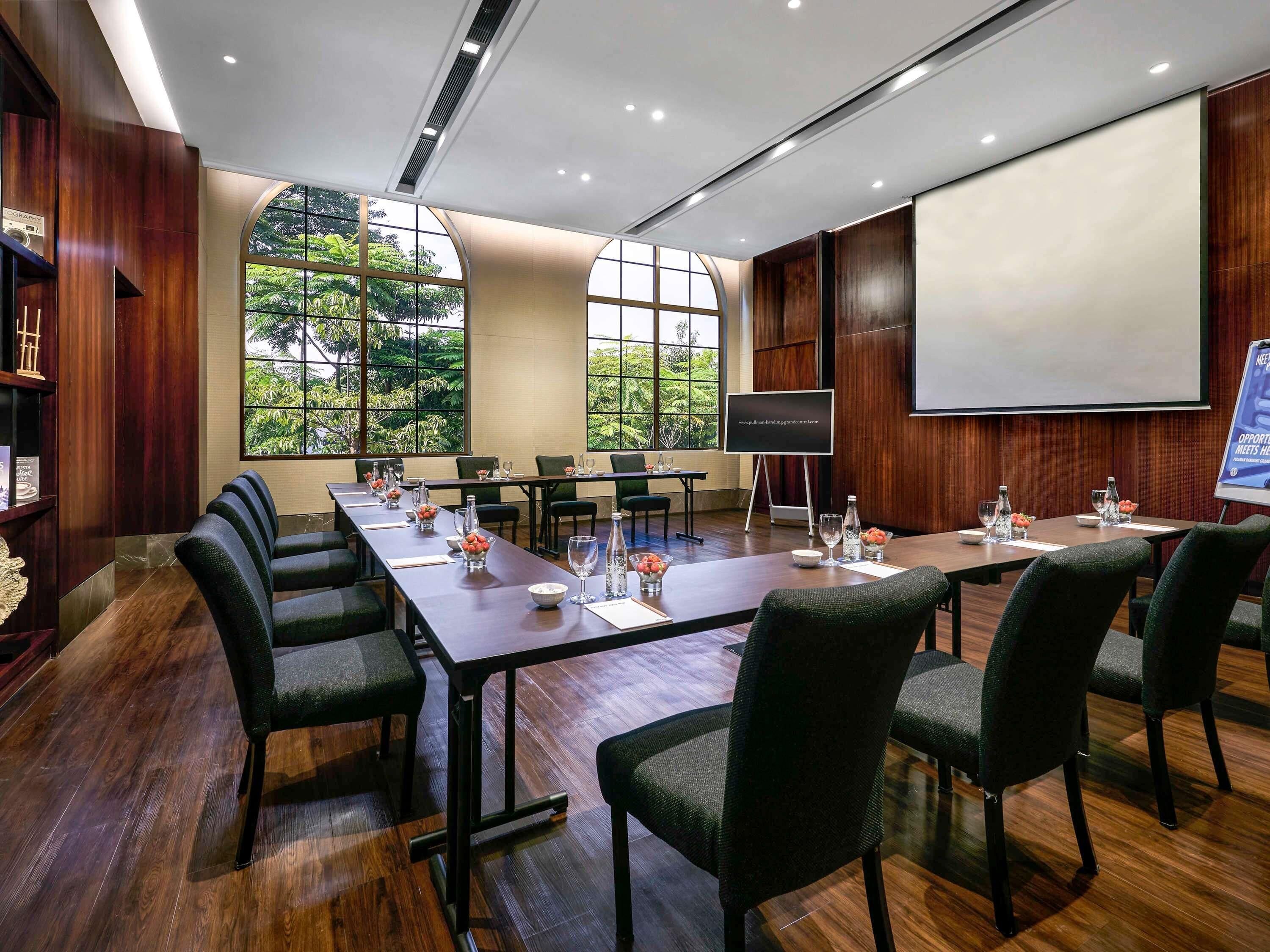 Meeting facility