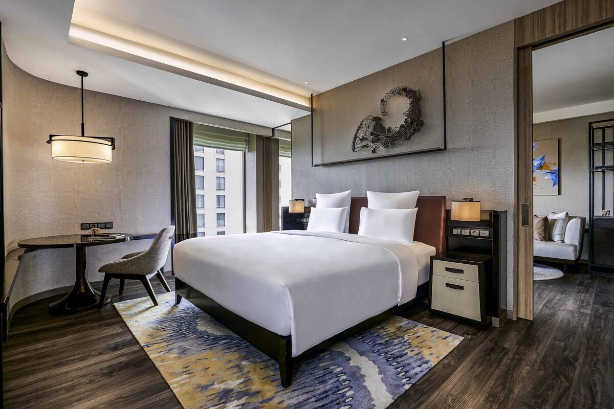 1 bedroom, premium bedding, minibar, in-room safe