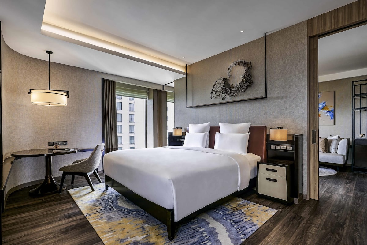 Suite, 1 King Bed | Premium bedding, minibar, in-room safe, desk
