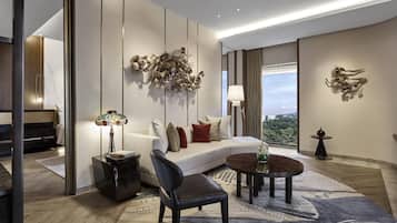 เครื่องนอนระดับพรีเมียม, มินิบาร์, ตู้นิรภัยในห้องพัก, โต๊ะทำงาน