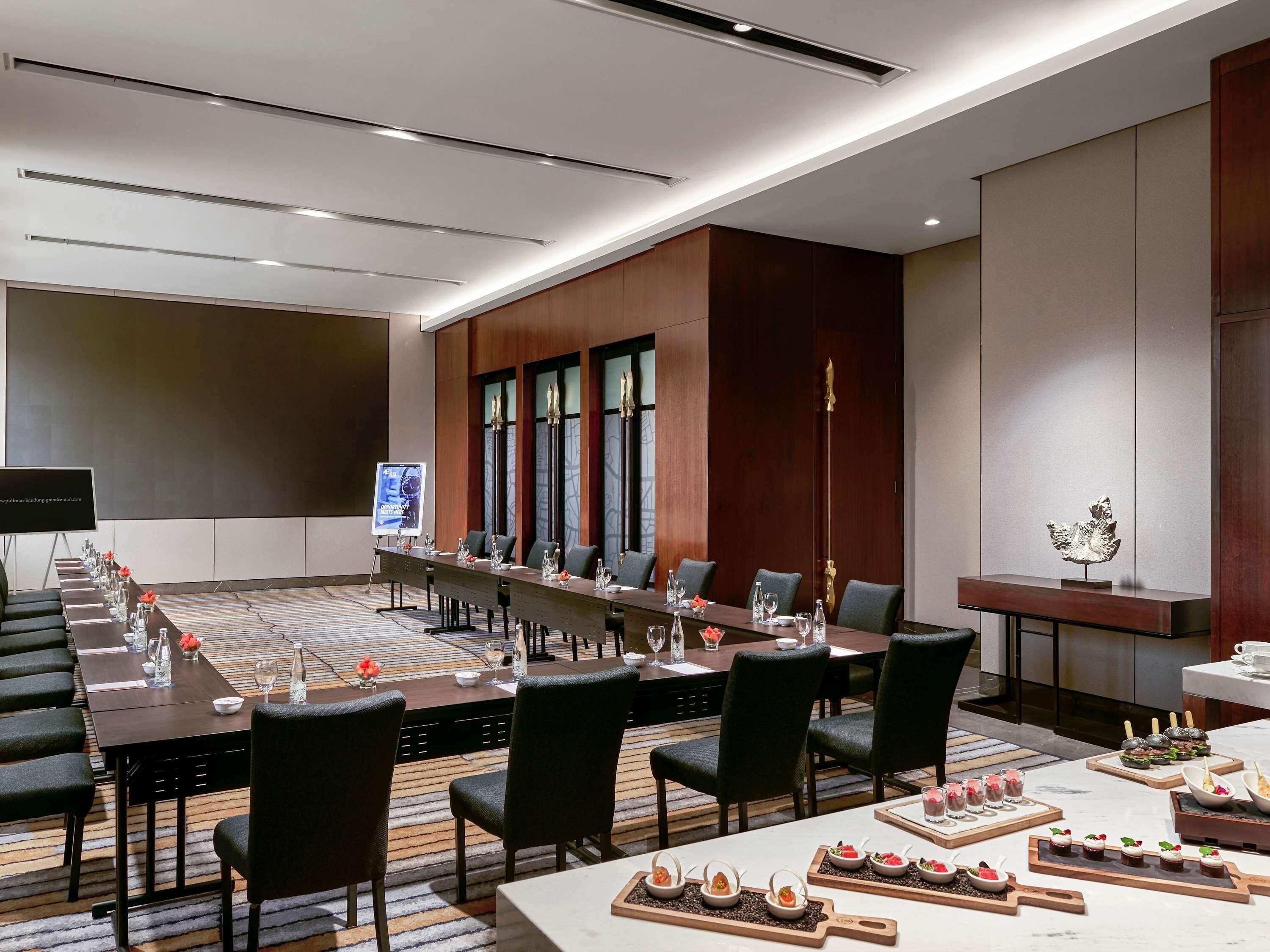 Meeting facility