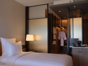 1 bedroom, premium bedding, minibar, in-room safe