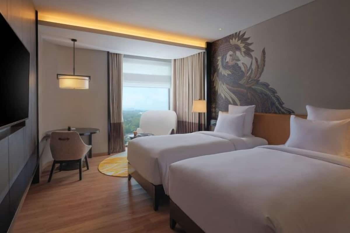 1 bedroom, premium bedding, minibar, in-room safe