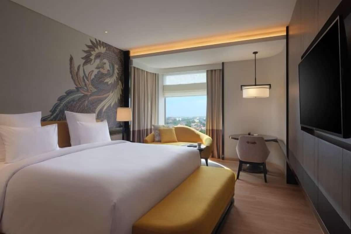 1 bedroom, premium bedding, minibar, in-room safe
