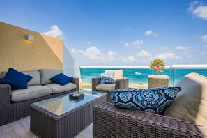 Property grounds - Endless Sunsets Ocean View 3 Bedroom Penthouse (Eagle Beach)