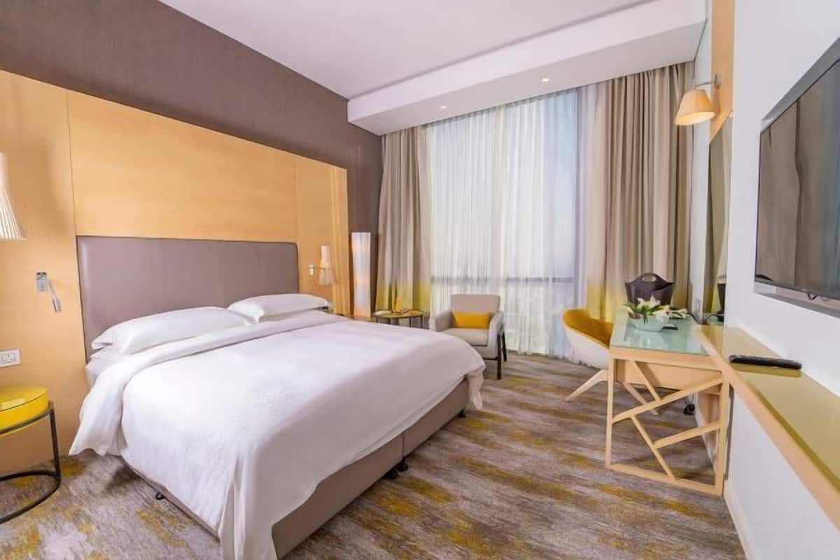 Down duvets, minibar, in-room safe, desk