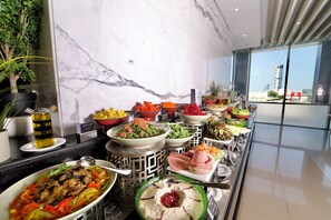 Daily buffet breakfast for a fee