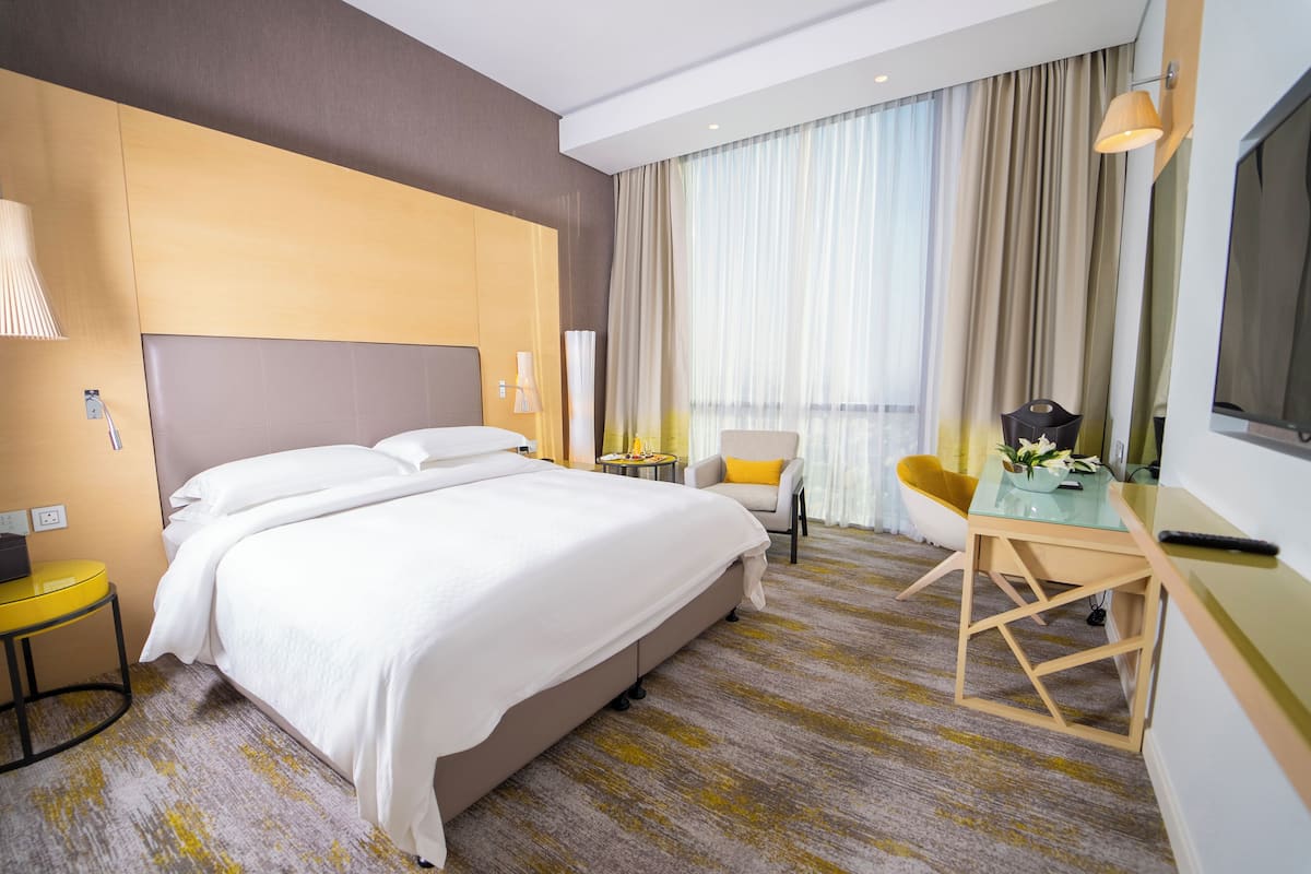 Minibar, in-room safe, free WiFi, bed sheets
